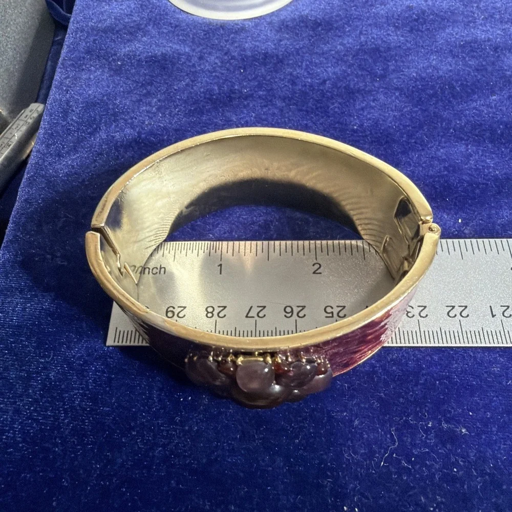 LC LIZ CLAIBORNE Burgundy Enamel Gold Tone Floral Cabochon Bangle